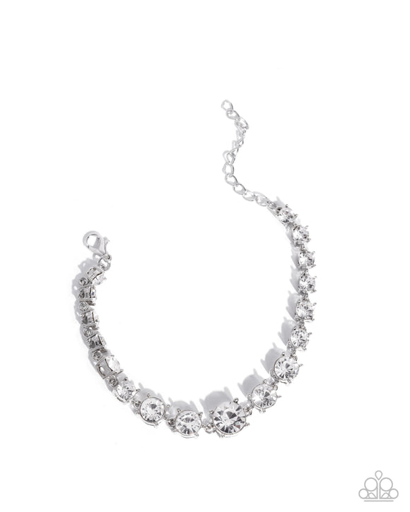 Paparazzi Sizable Shimmer - White