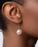 Paparazzi Sophisticated to the Max - White